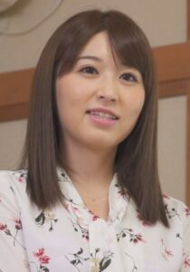 こたつの下で継母にイタズラ！ネイキを立てる親父を横目にいびつな関係の継母とムスコ！ アイキャッチ画像 【AV紹介サイト～アダルトビデオン～】